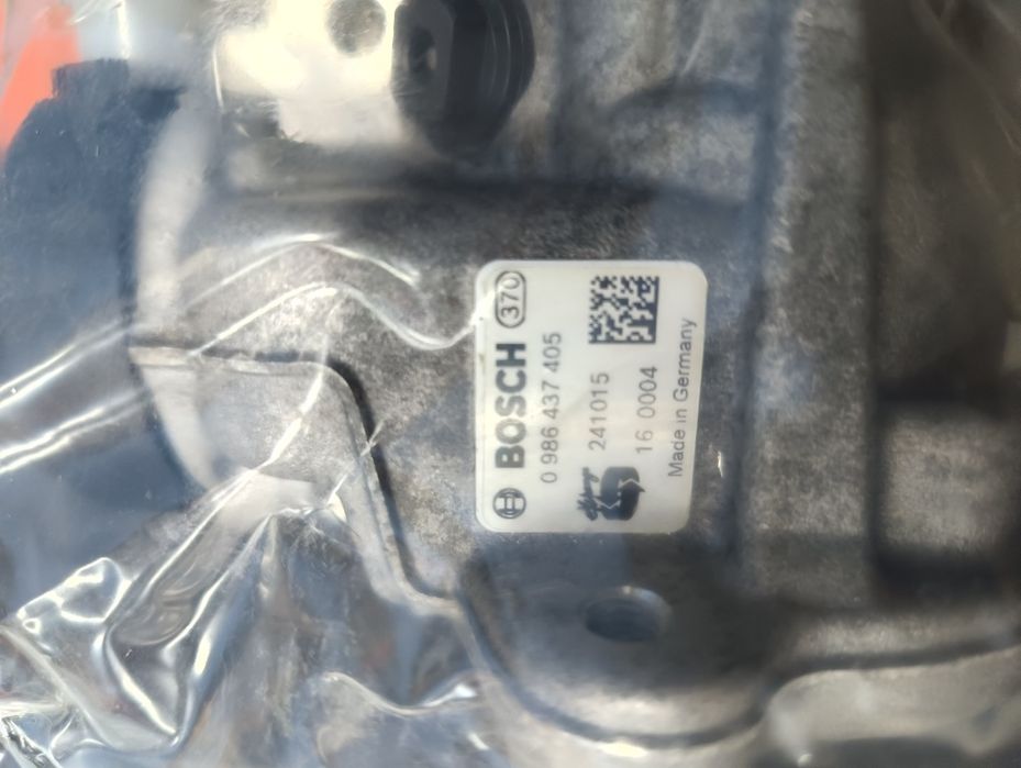 Pompa CR 03L130755AA Bosch do vaga  prawie nowa z demontażu