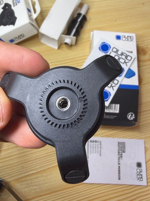 Suporte para espelho retrovisor de motos Quad Lock