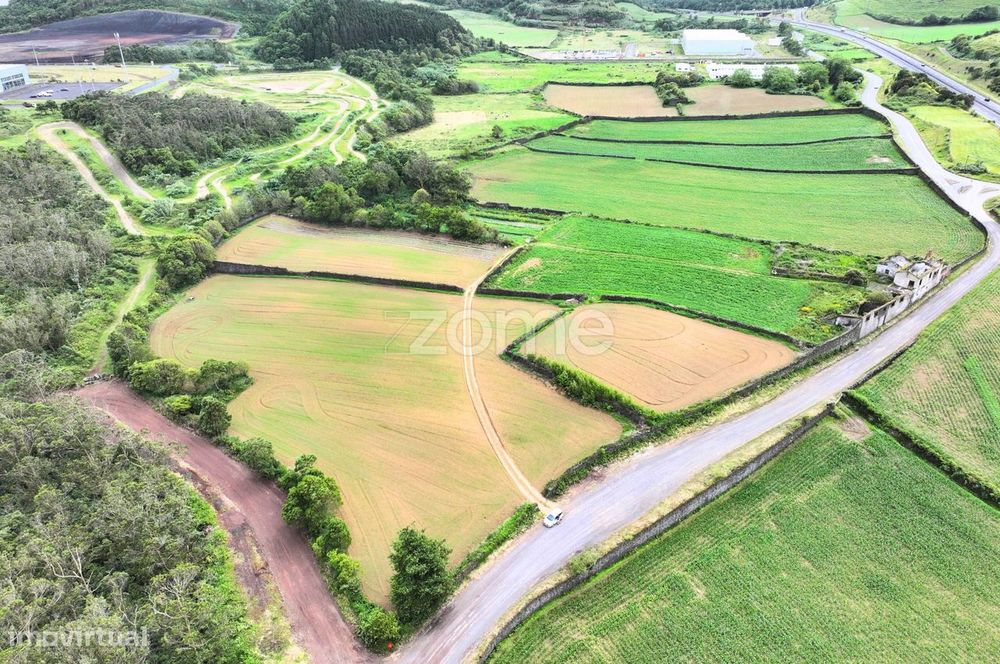 Exclusivo na Ribeira Grande-Imóvel envolvido em Natureza e Privacid...