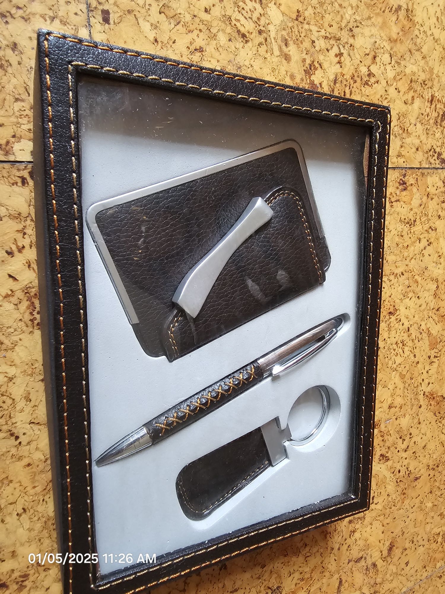 Caixa oferta porta cartões caneta e chaveiro