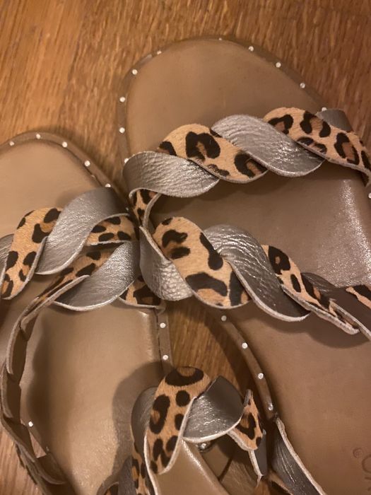 Sandálias leopardo