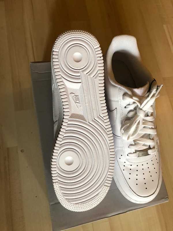 Szary unisex nowy Nike Air Force 1 Low '07 White Rozmiar 43