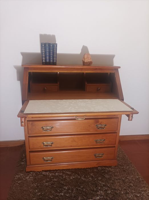 Escrivaninha restaurada estilo Luís Filipe. Ferragens em bronze .