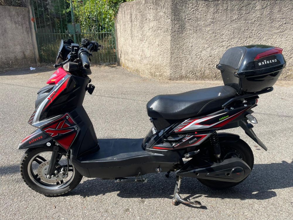 Moto electrica bateria litiu da mas o menos por volta de 30 a 40 km