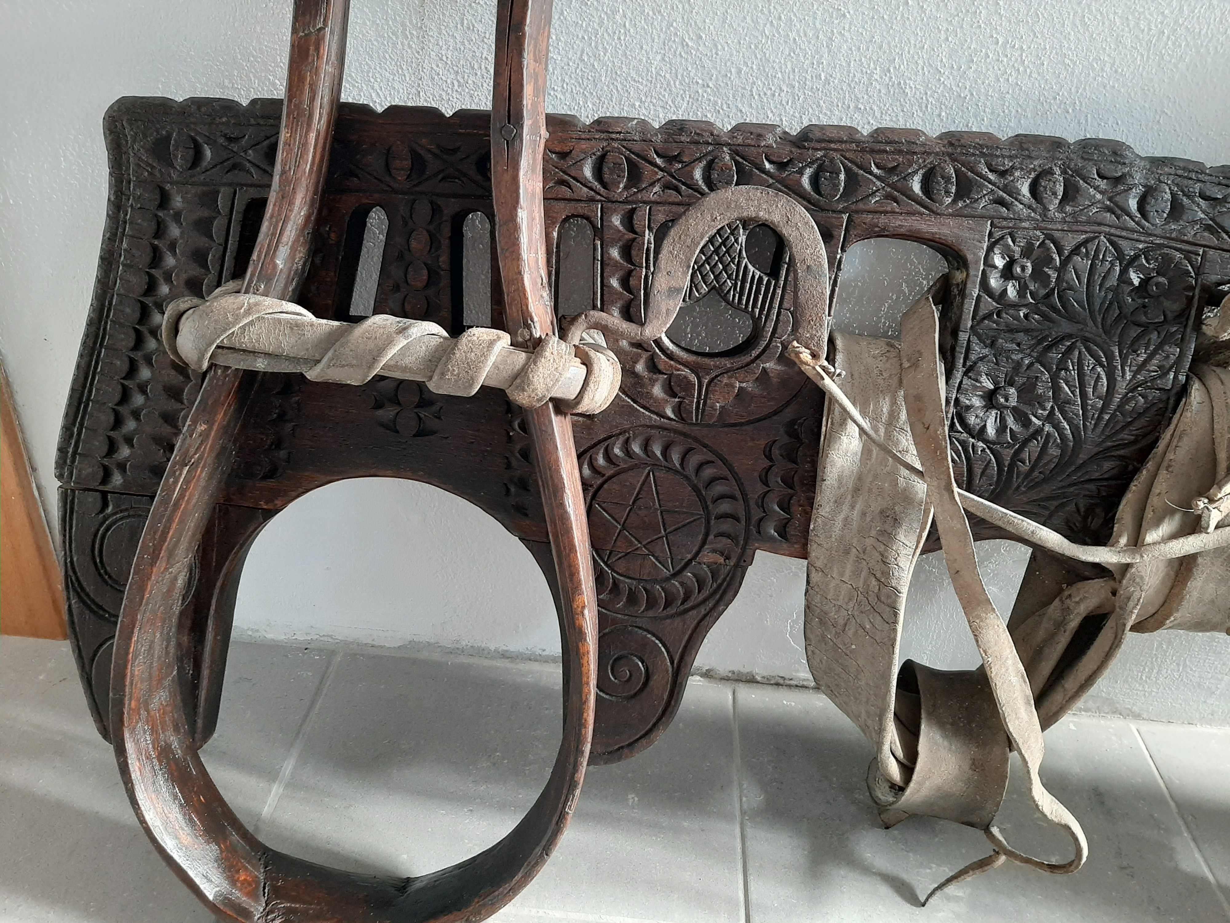 Canga antiga em madeira