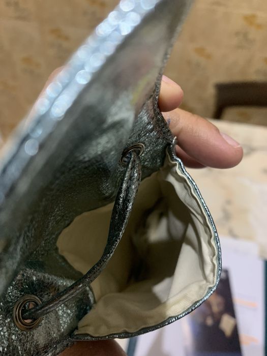 Mala para o telemóvel com alça prateada nova