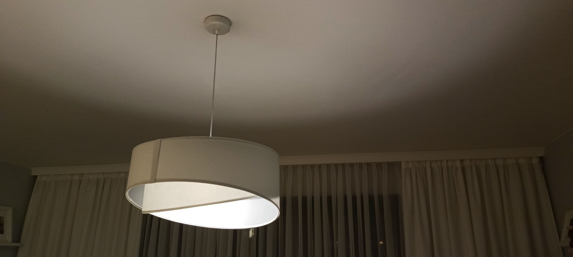 Lampa do salonu stylowa