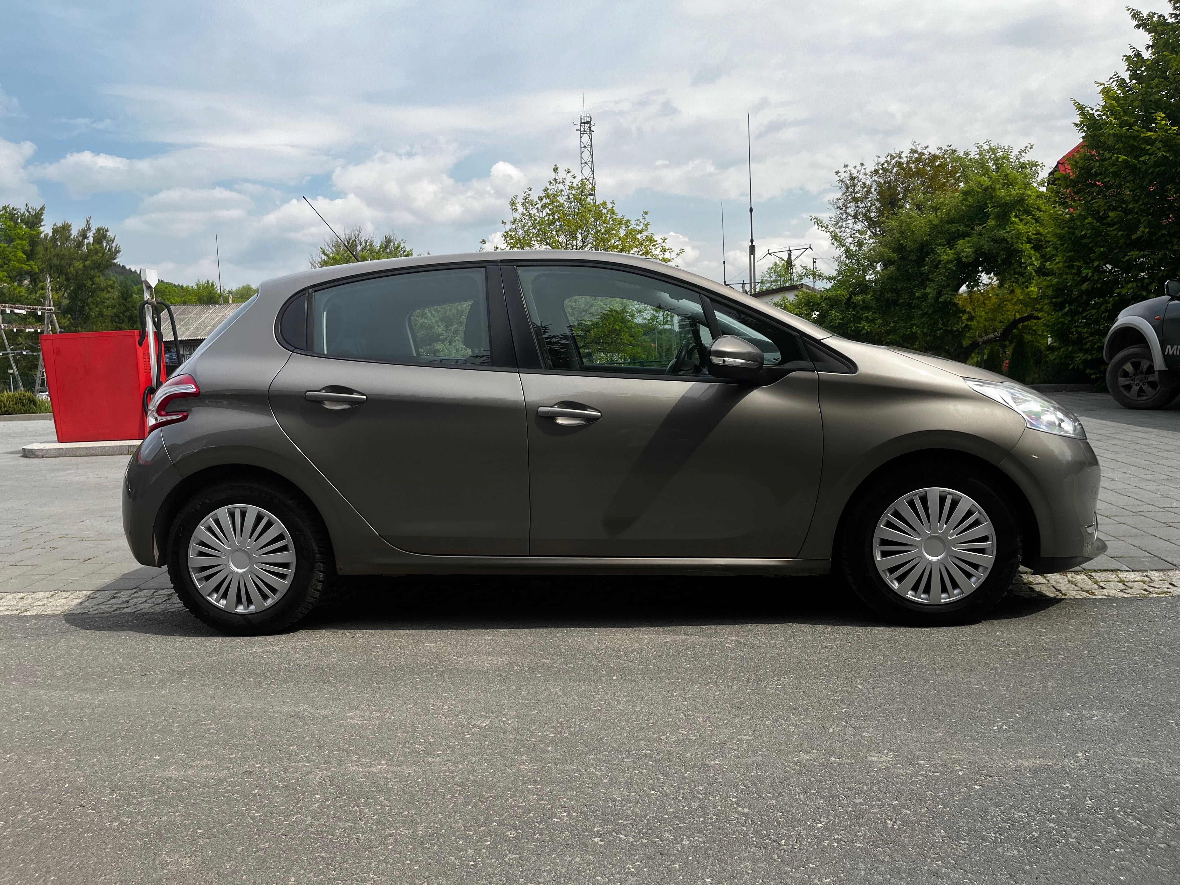 Peugeot 208 1.4 Benzyna Mały przebieg Super Utrzymany LEDY