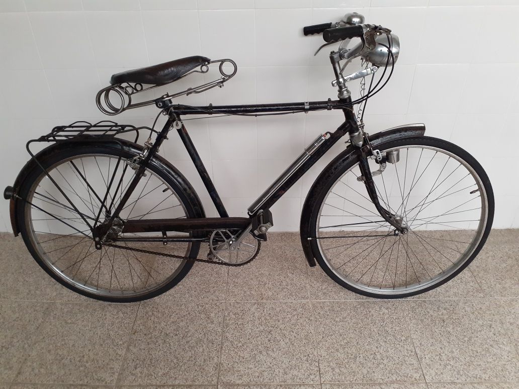 Bicicleta marca Atómica clássica 26×1"3/8.
