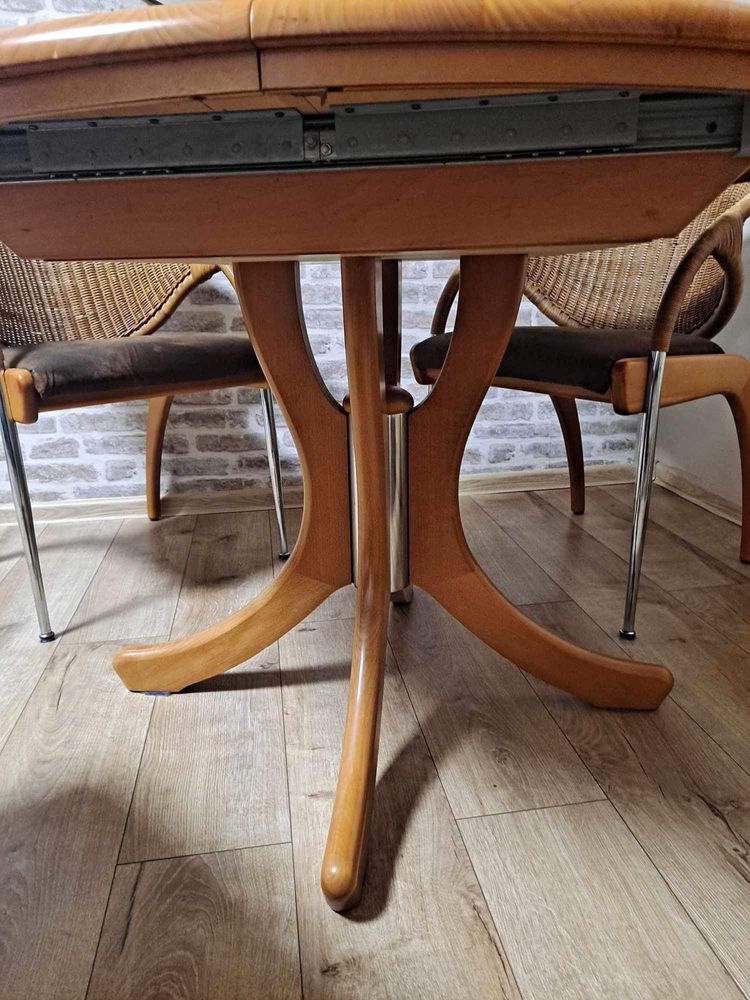 Zestaw mebli rozkładany stół i krzesła lakierowany dąb