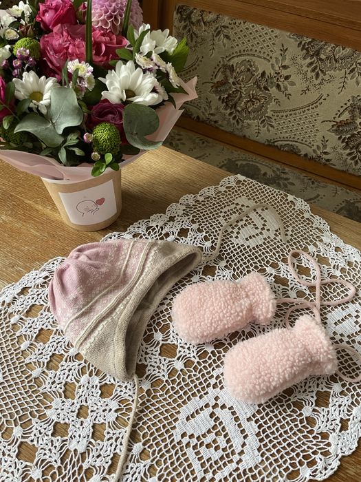 Комплект шапочка и варежки рукавички для новорожденных