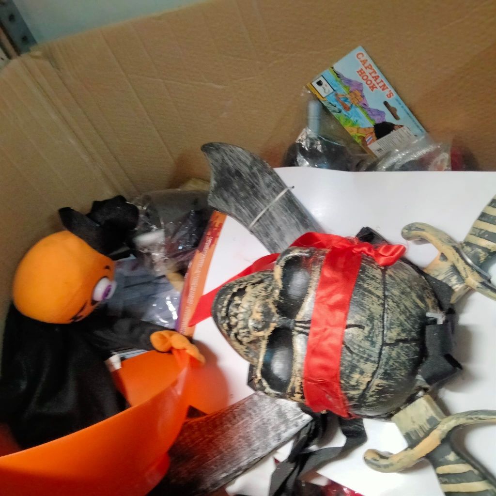 Lote artigos Halloween e carnaval. Preço desde 0.50€ peça