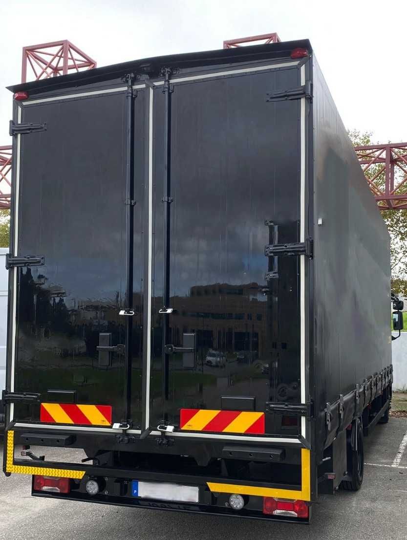 Camião IVECO com Tolde Preto