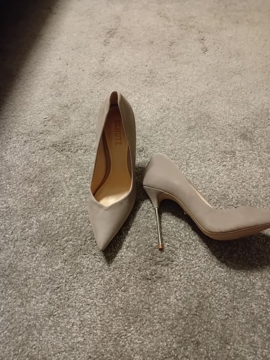 Sapato elegante com salto