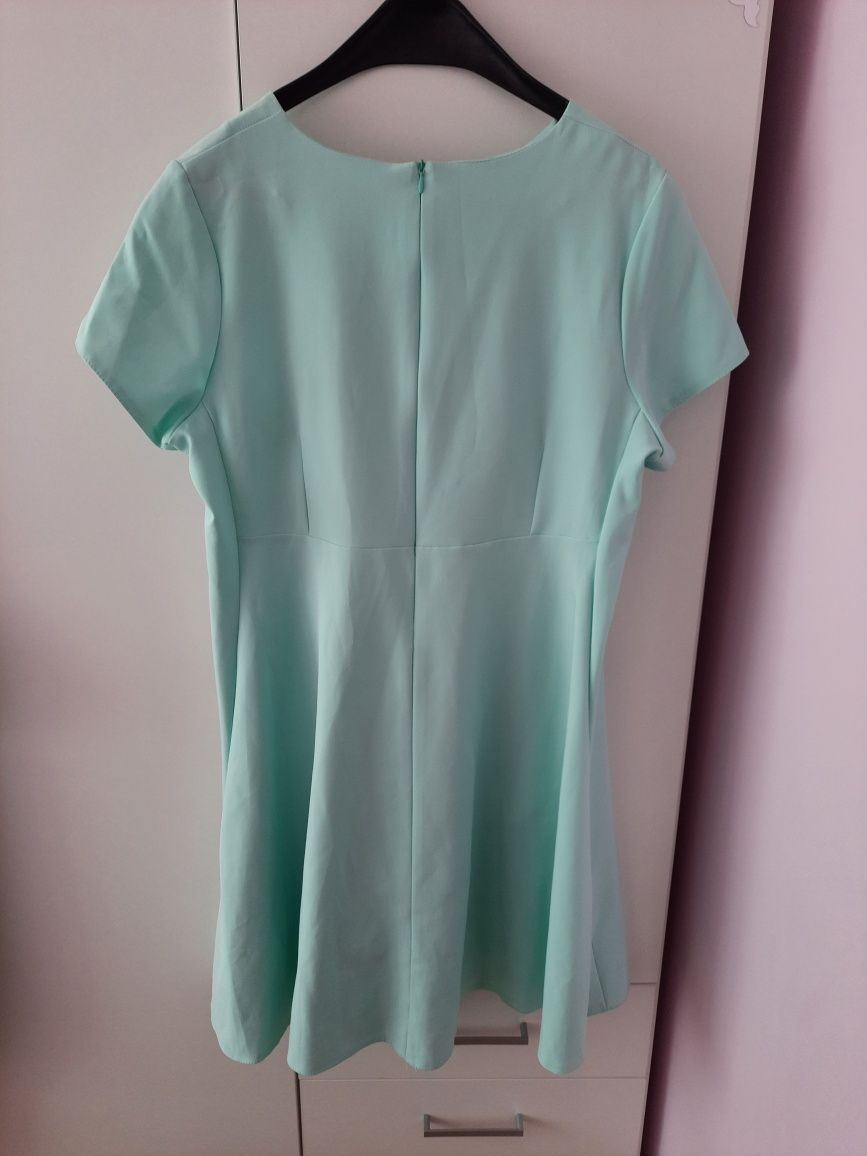 Elegancka sukienka seledynowa 44-46