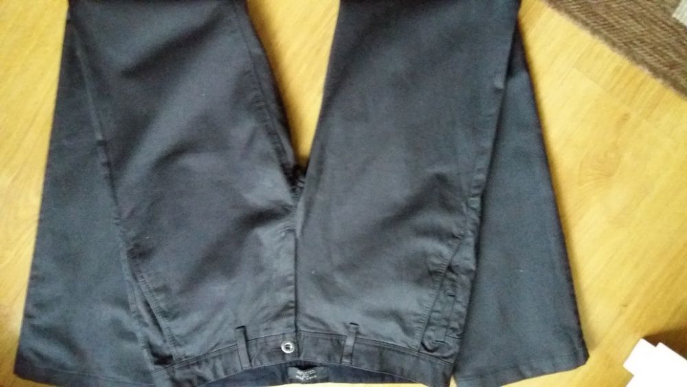 Młodzieżowe, męskie spodnie ZARA, rozm. 40.