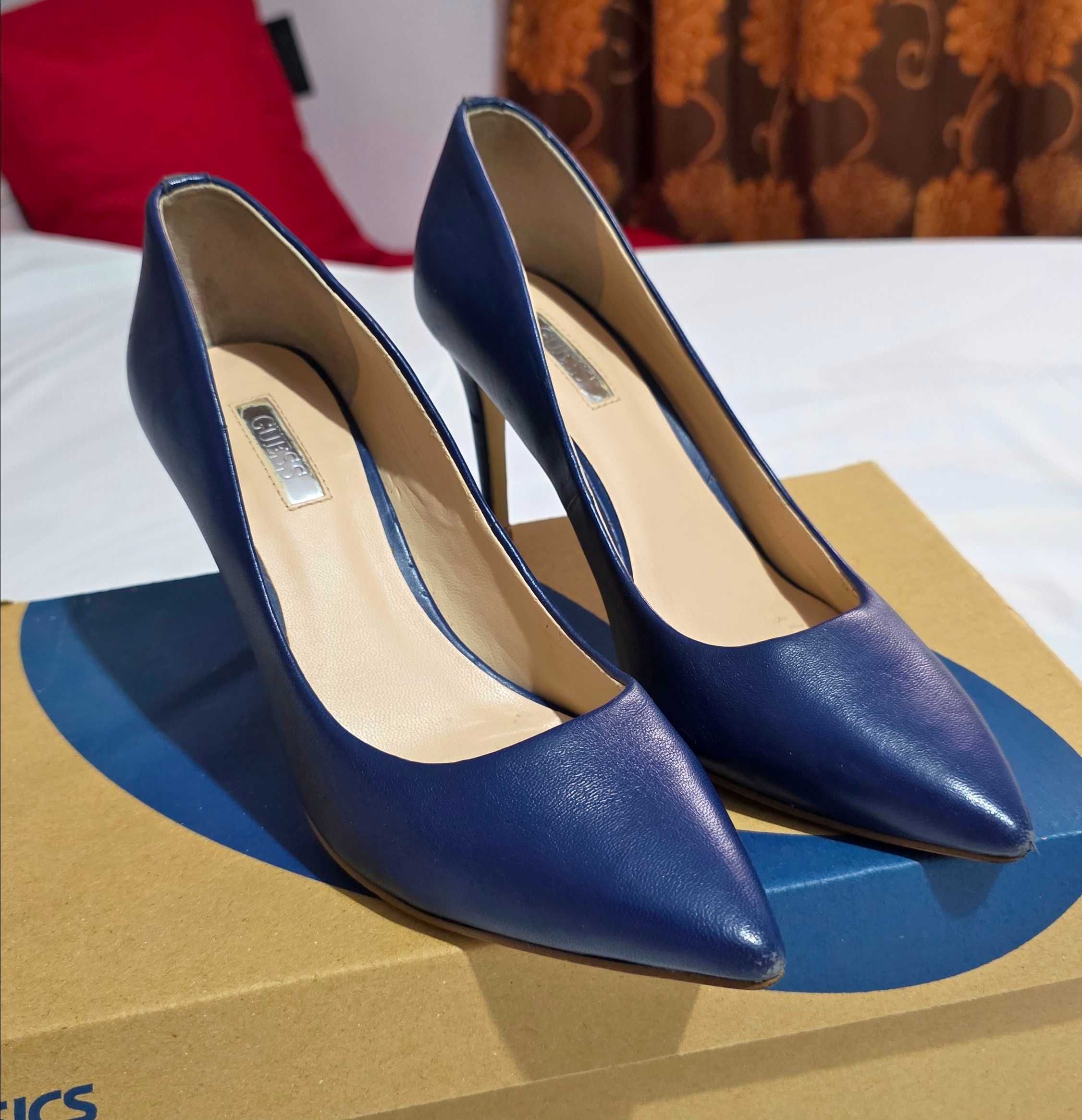 Sapatos Guess Tamanho 36 novos,