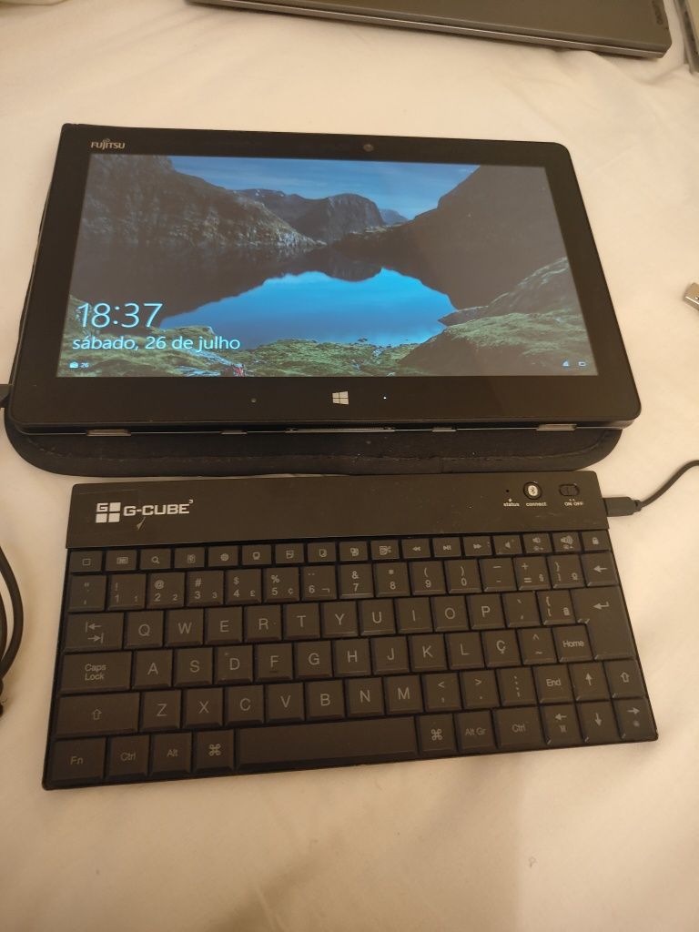 Portátil Fugitsu com teclado