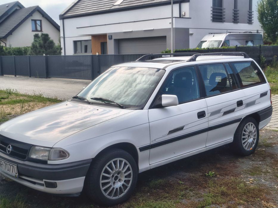 Opel Astra f caravan 2.0 16v c20xe