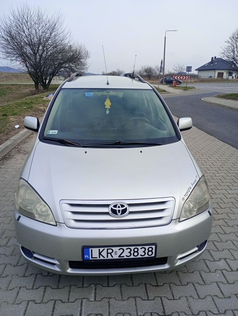 TOYOTA  Avensis Verso