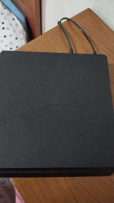 Vendo PS4 mais comando original