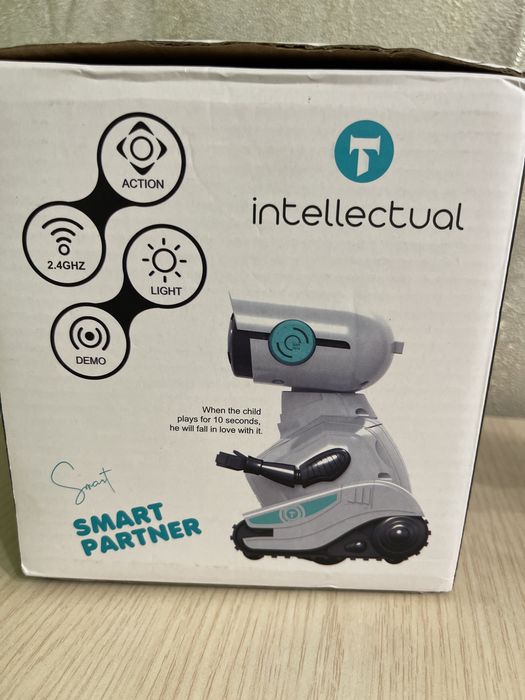 Новый робот на пульте