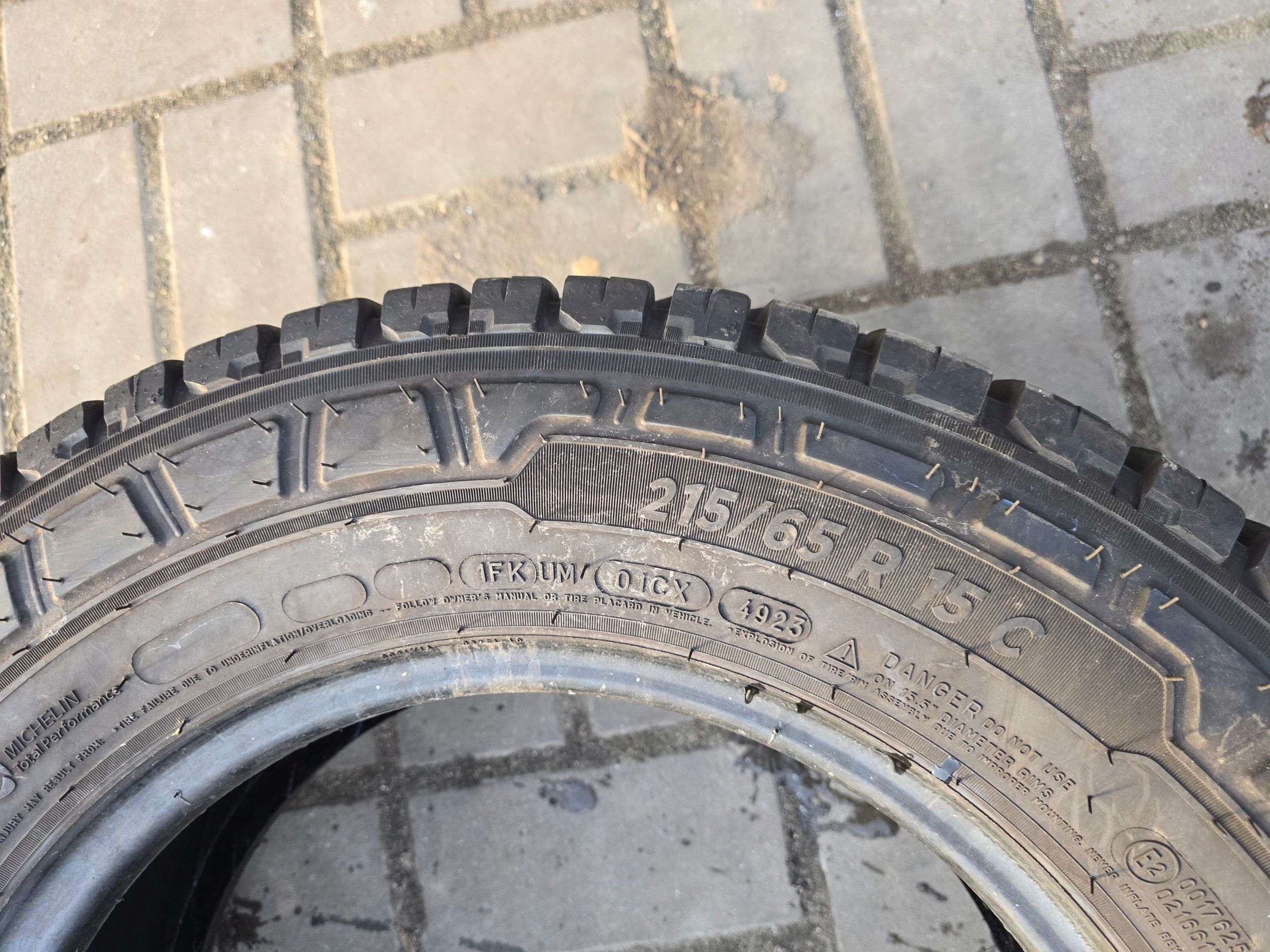 Michelin Agilis Crossclimate 215/65R15C 104/102T 8,5mm 1X 23R
