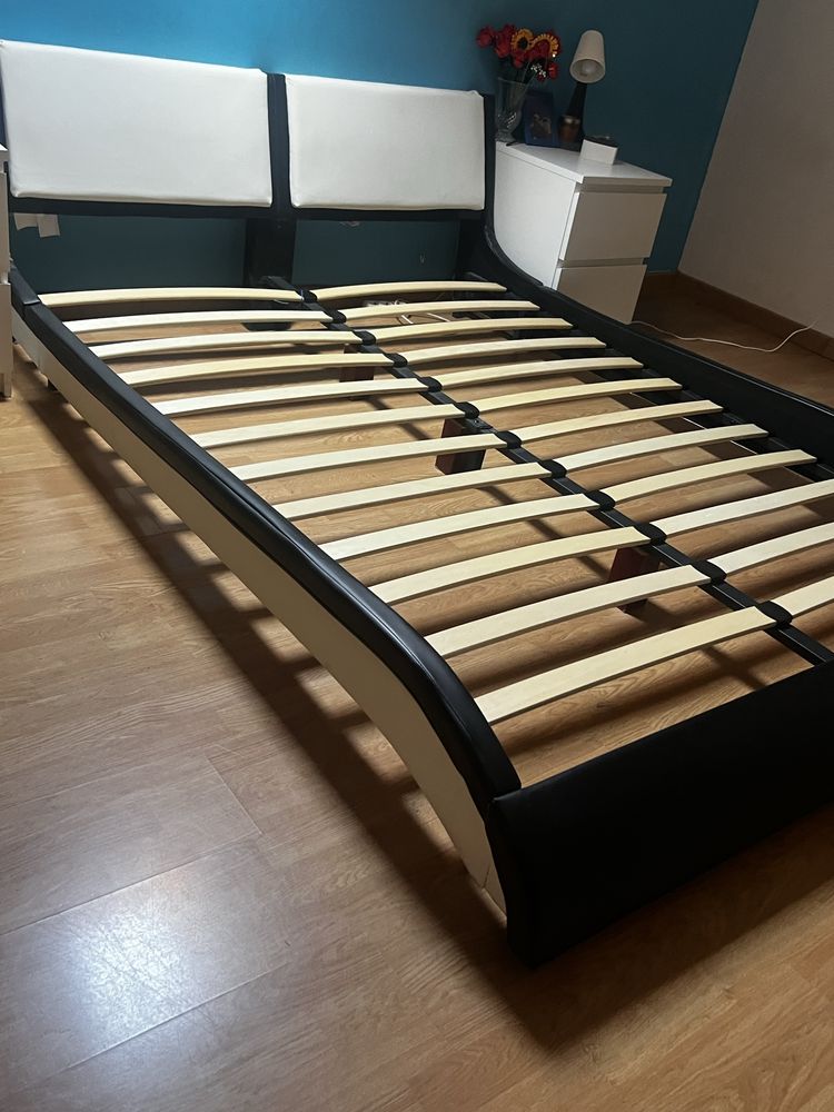 Cama de casal seminova