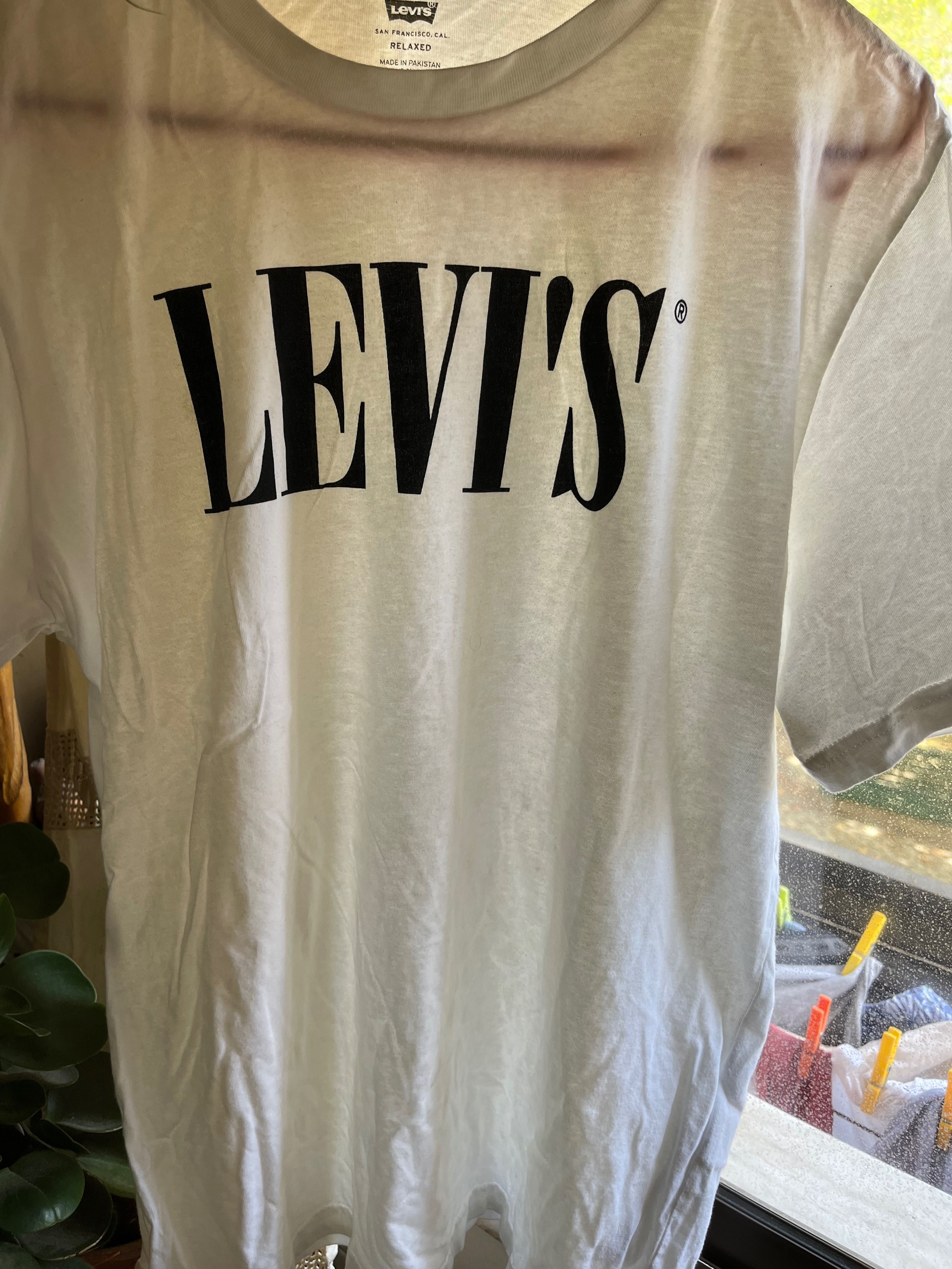 Tshirt Levis L branca usada uma vez Unisexo