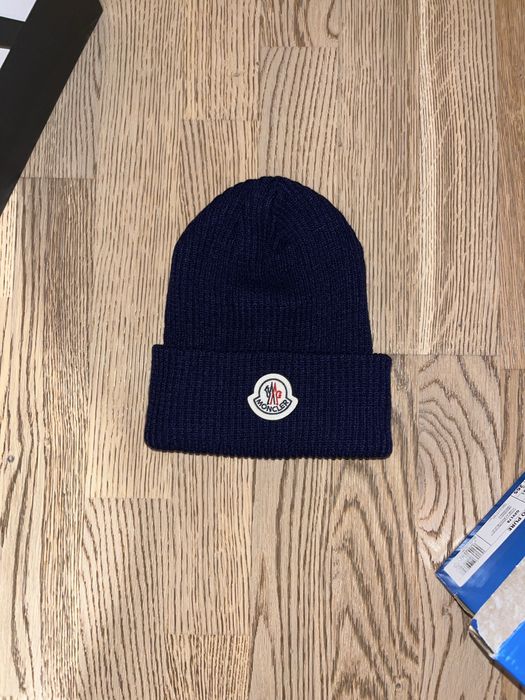Шапка moncler