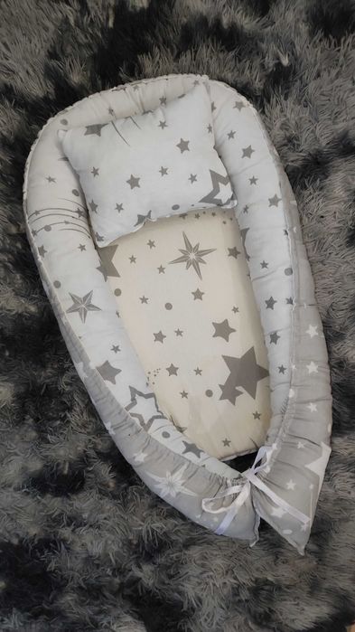 Дитячий кокон сірого кольору з зірочками