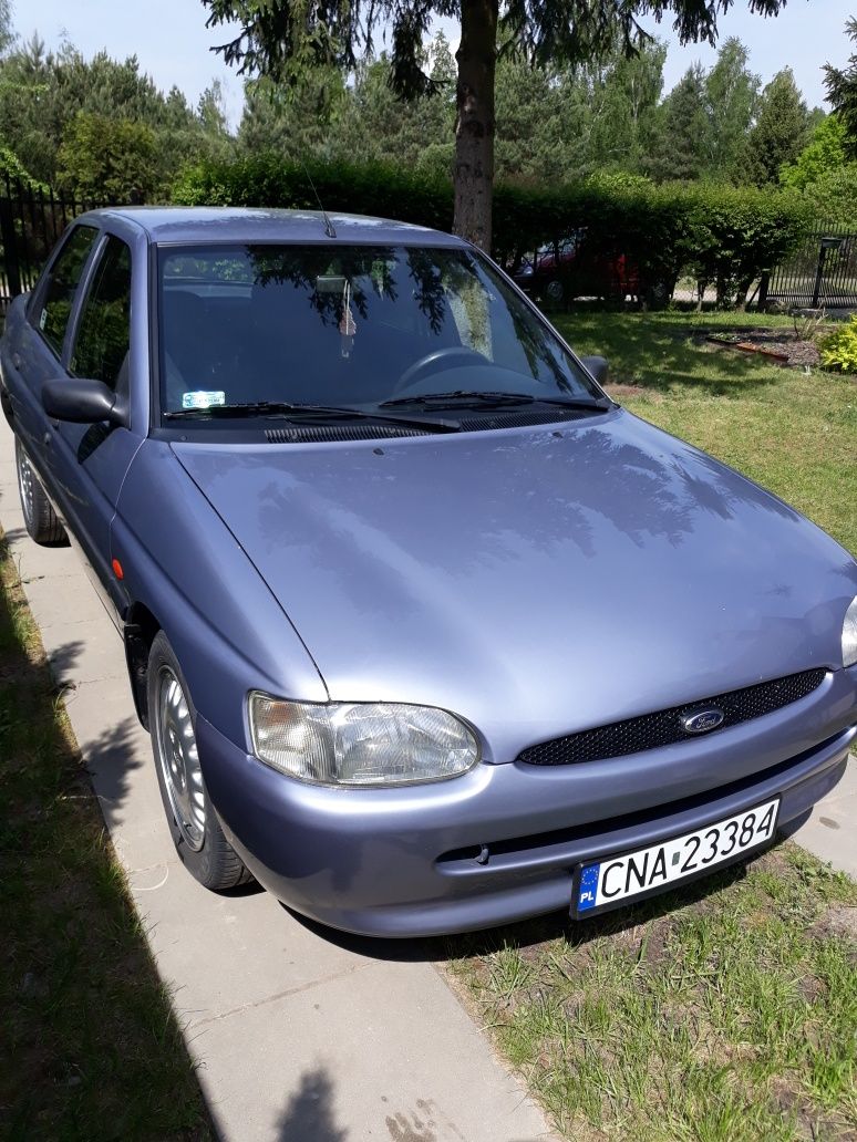 Piękny Ford Escort 1.6 16v 1998r. 133tys.km  Od nowości  garażowany