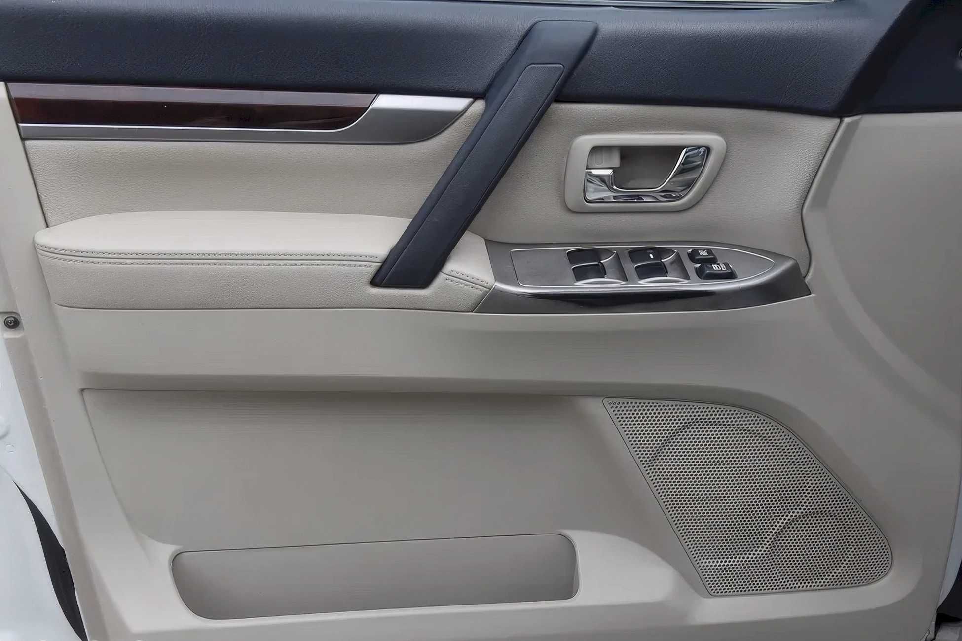 2017 Mitsubishi Pajero