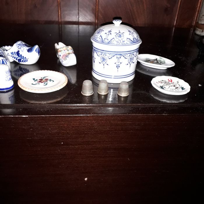 Socas em porcelana-Caixa em metal de cartoes de visita-outros