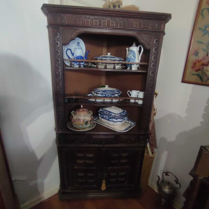 Móvel canto madeira trabalhada