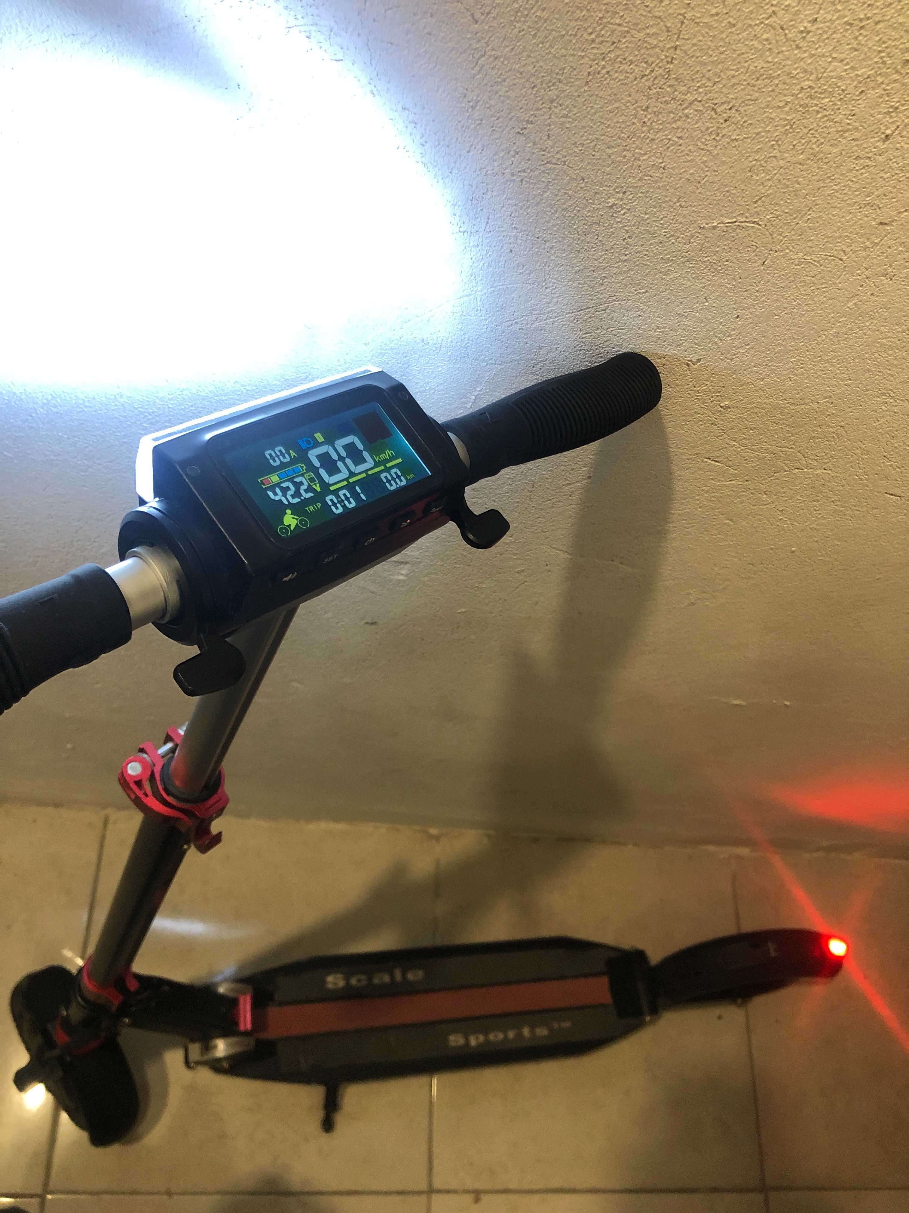 Электросамокат Scale Sports