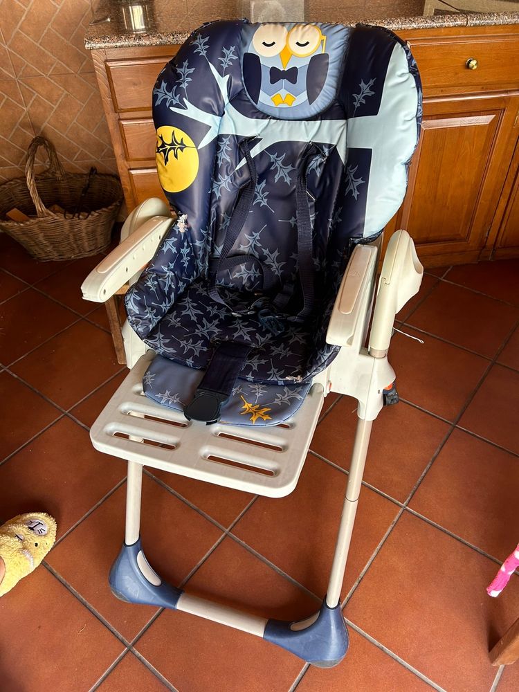 Cadeira da papa chicco com rodas e costa de deitar