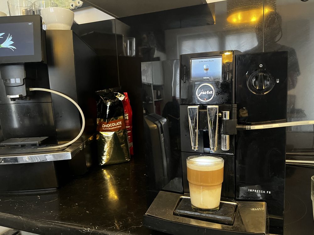 Ekspres Jura F8 TFT 2200 kaw PianoBlack