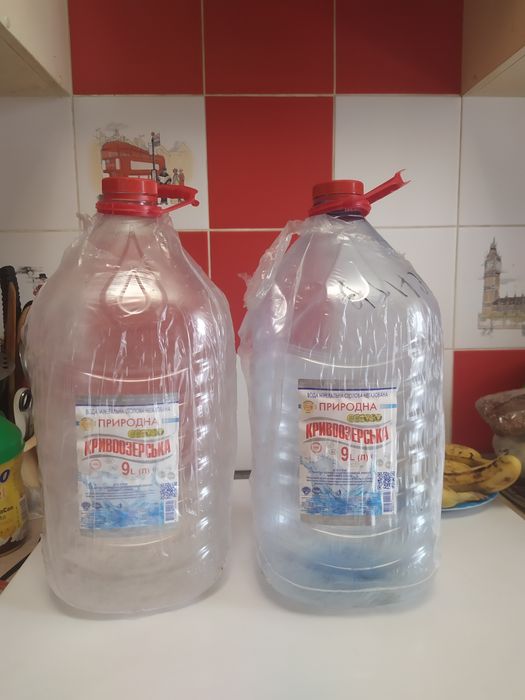 Продам пусті баклажки 9 літрів з під води.