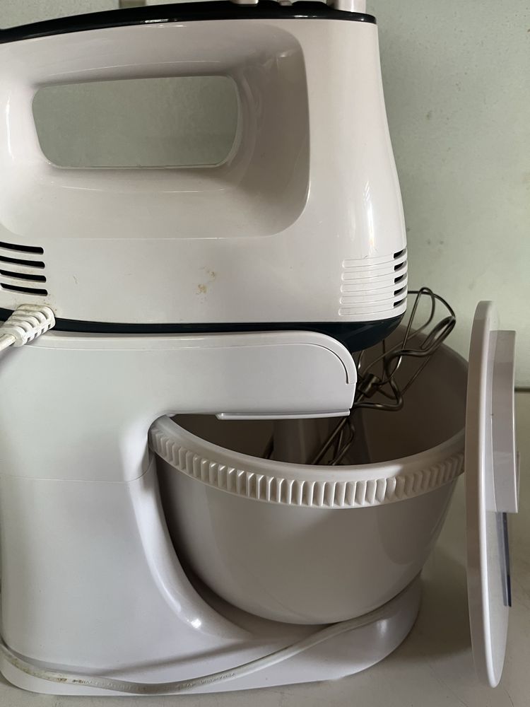 Batedeira e varinha magica com suporte