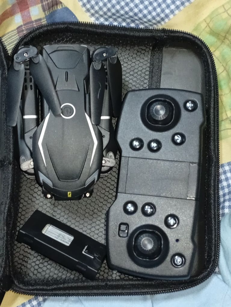 Drone com comando novo e com câmera incorporada