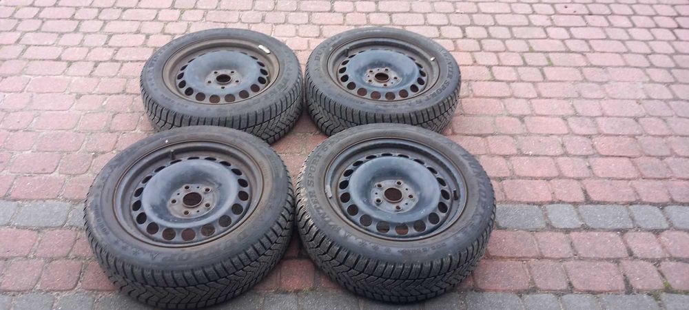 Felgi stalowe ( Vw ,Seat Skoda)z oponami zimowymi 16