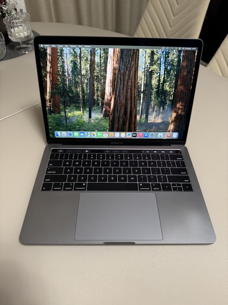 Продам Ноутбук MacBook Pro 13 2018 i7 16GB RAM 512GB SSD Touch Bar