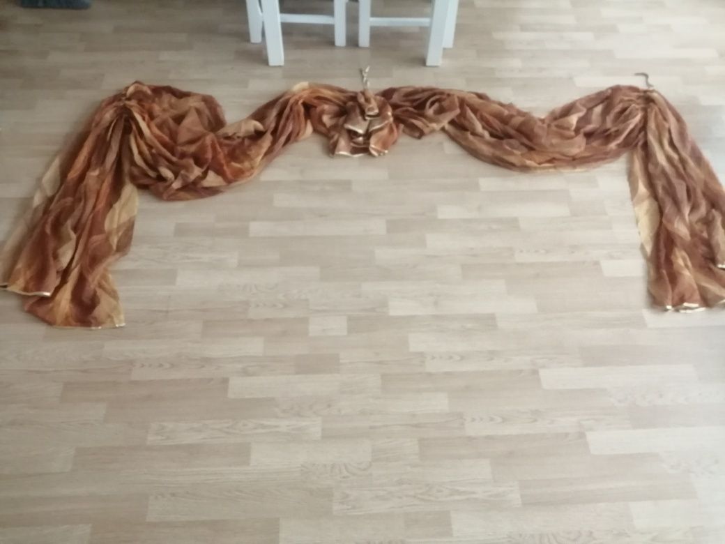 Zasłony okienne z lembrekinem