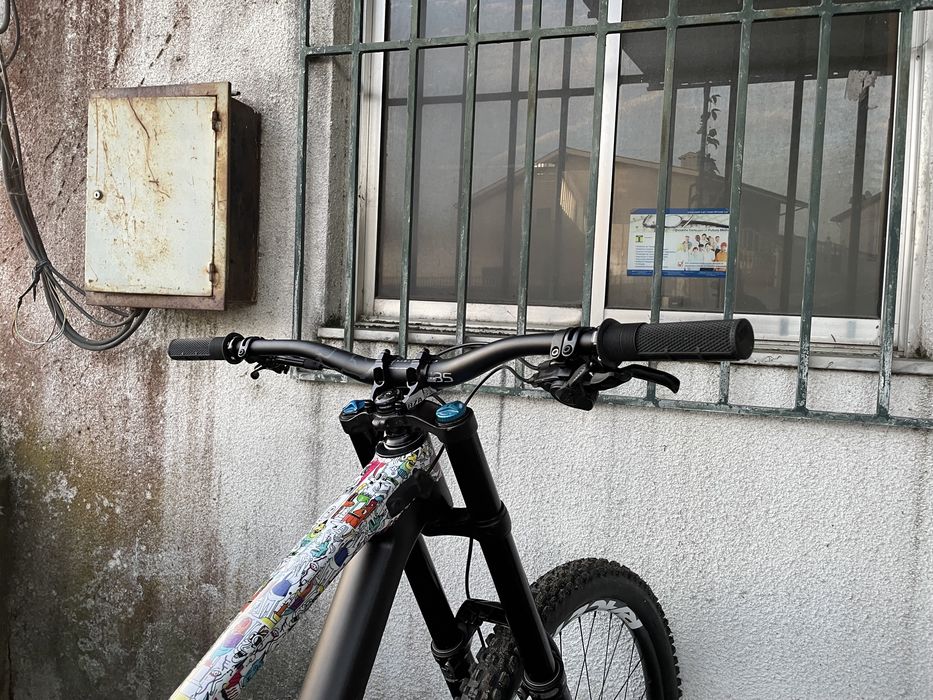 Bicicleta Downhill Saracen Myst 29/29