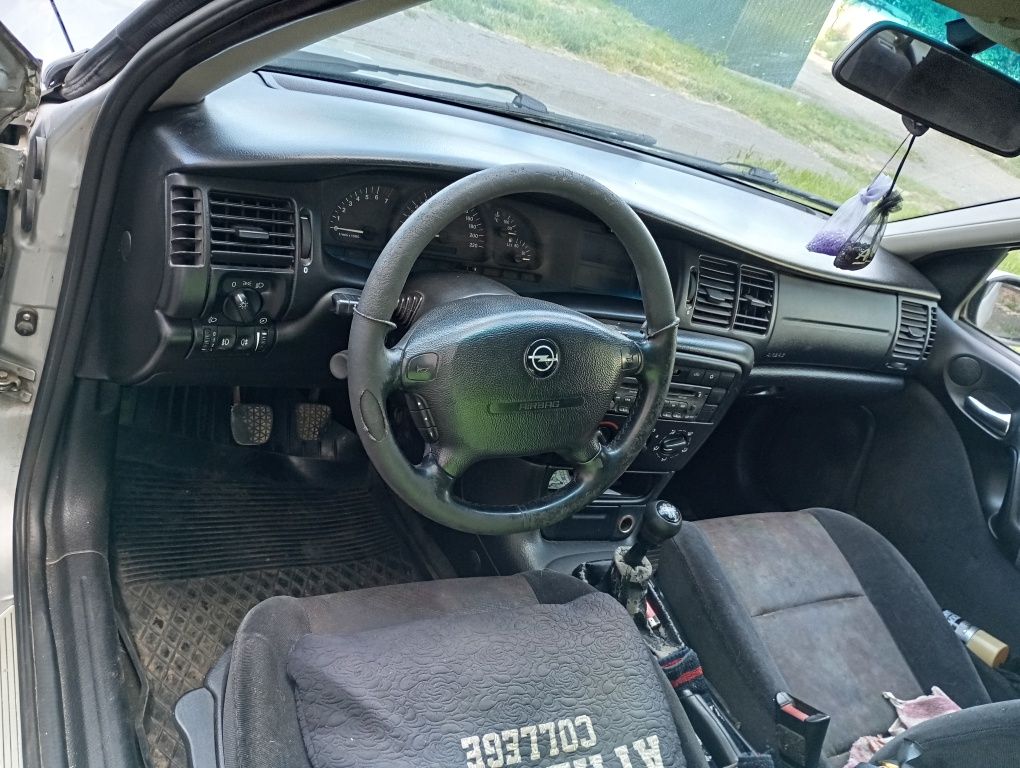 Продам автомобіль Opel Vectra 2000p