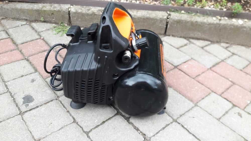 6 litrowy Przenośny Kompresor / Sprężarka bezolejowy Black&decker