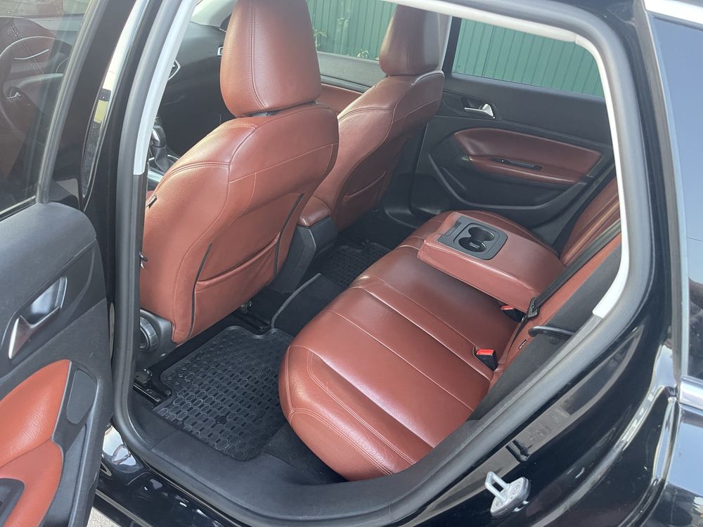 Продам Peugeot 308 двухлитровый дизель 2015 г.