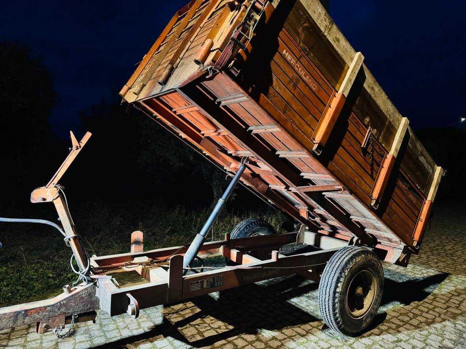 Reboque agrícola Herculano basculante