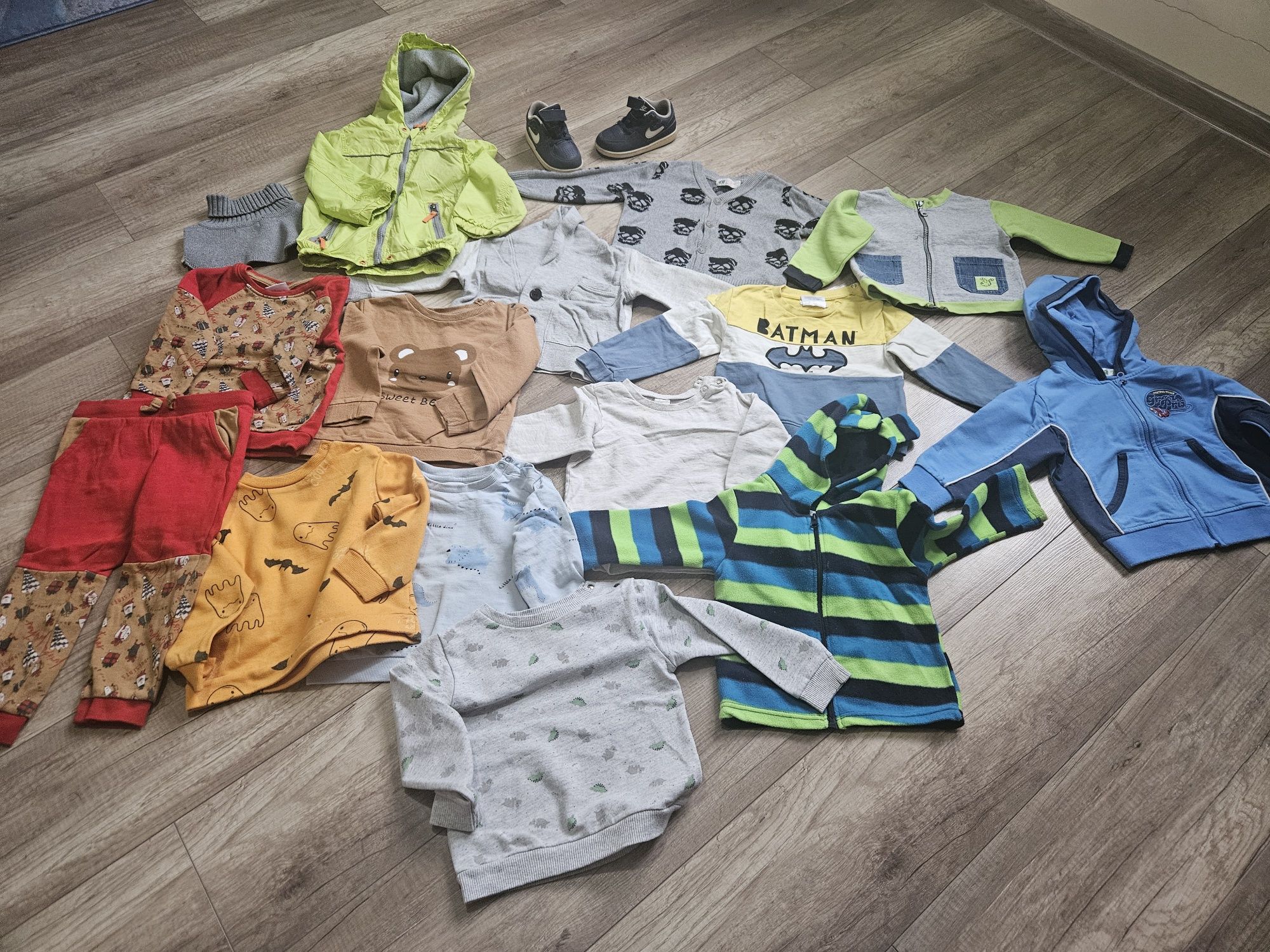 Paka ubrań bluzy sweter kurtka oraz buty nike  86/92